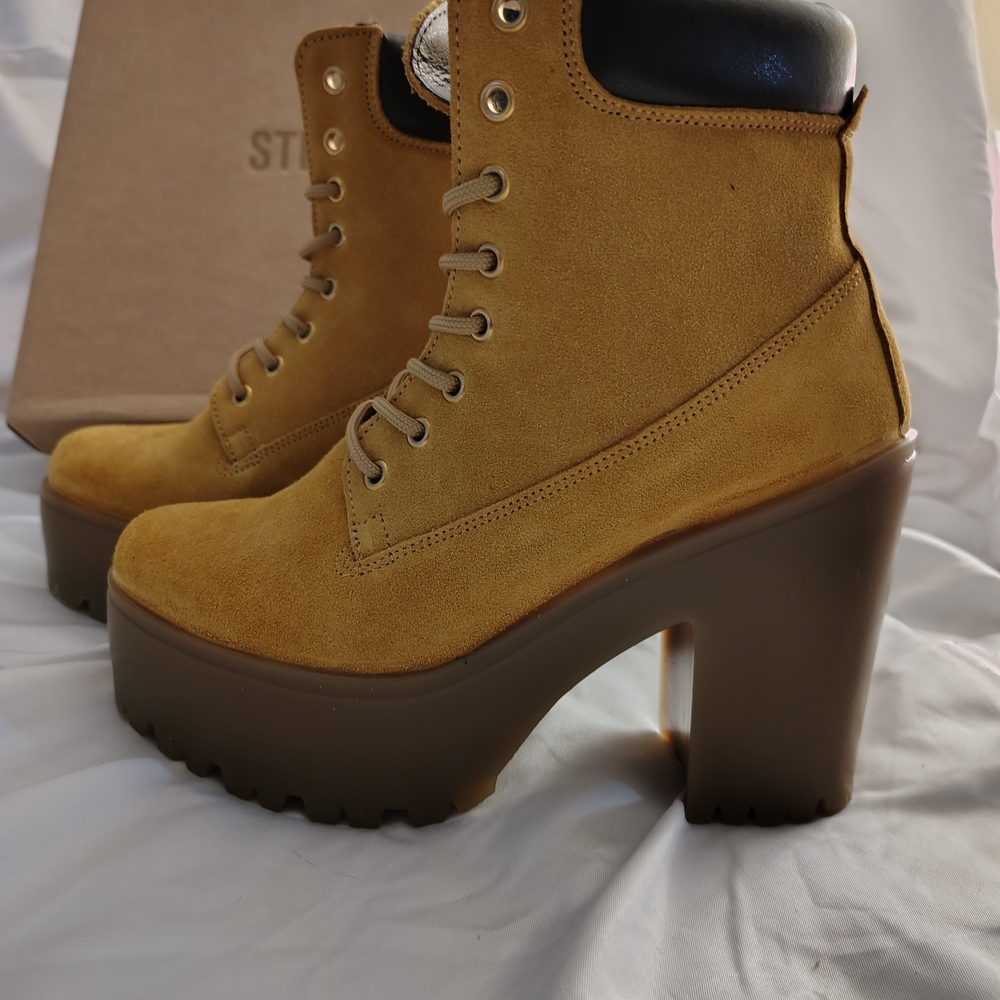 Steve Madden Tundra Ankle Boots - Tan Suede